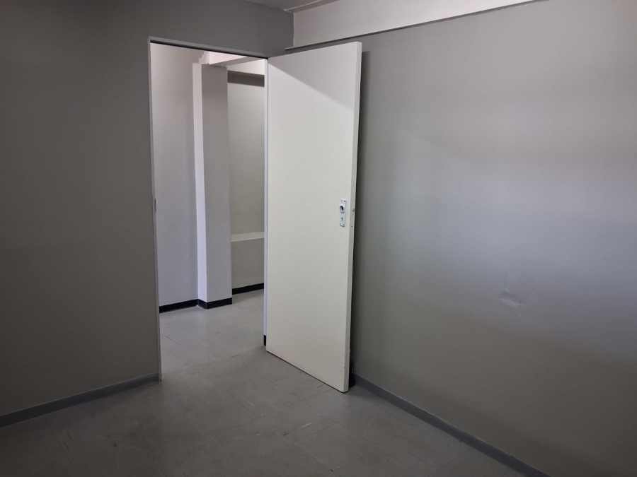 To Let Commercial Property for Rent in Quigney Eastern Cape